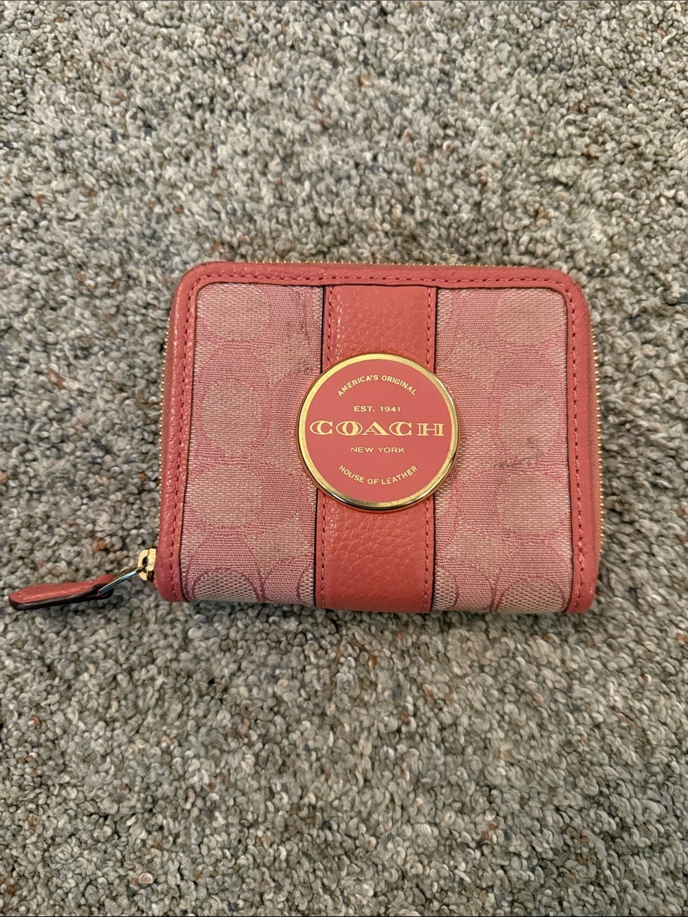 COACH Lonnie Small Zip Around Wallet In Signature Jacquard (Taffy)